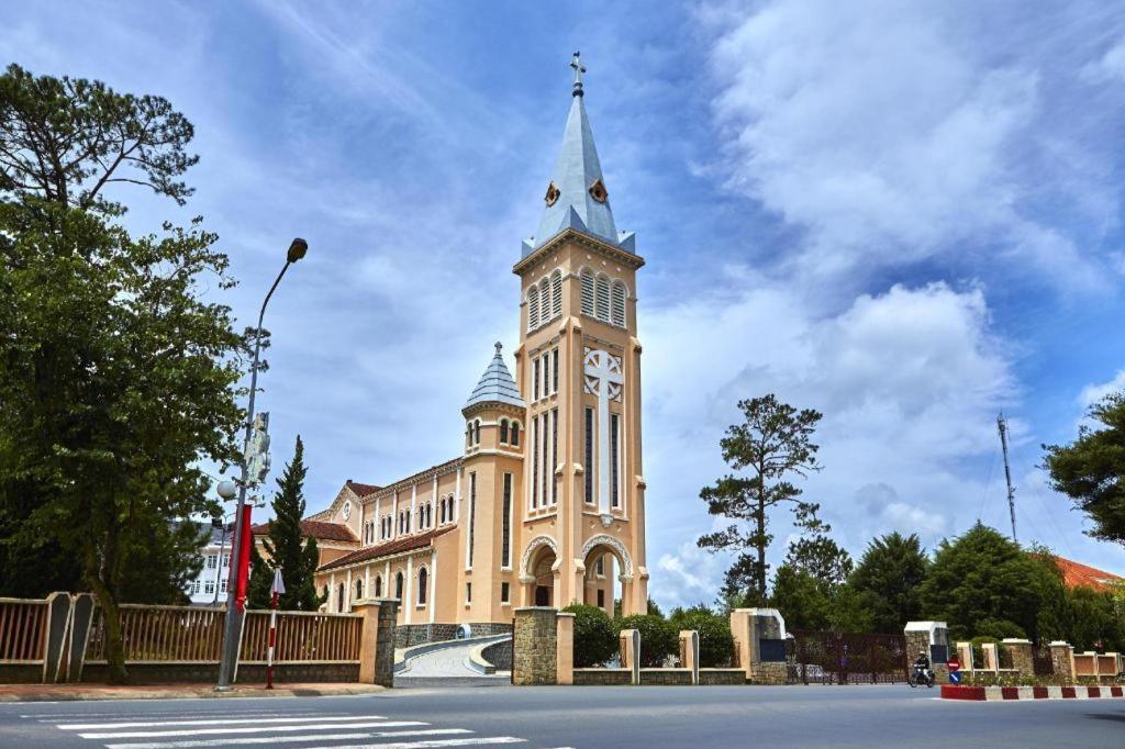 ホテル Hodota The Blessed Virgin Dalat エクステリア 写真